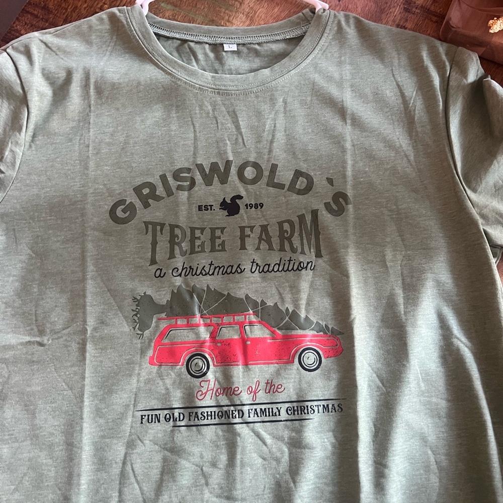 New Griswold's Tree Farm Graphic T-Shirt Christmas vacation size large